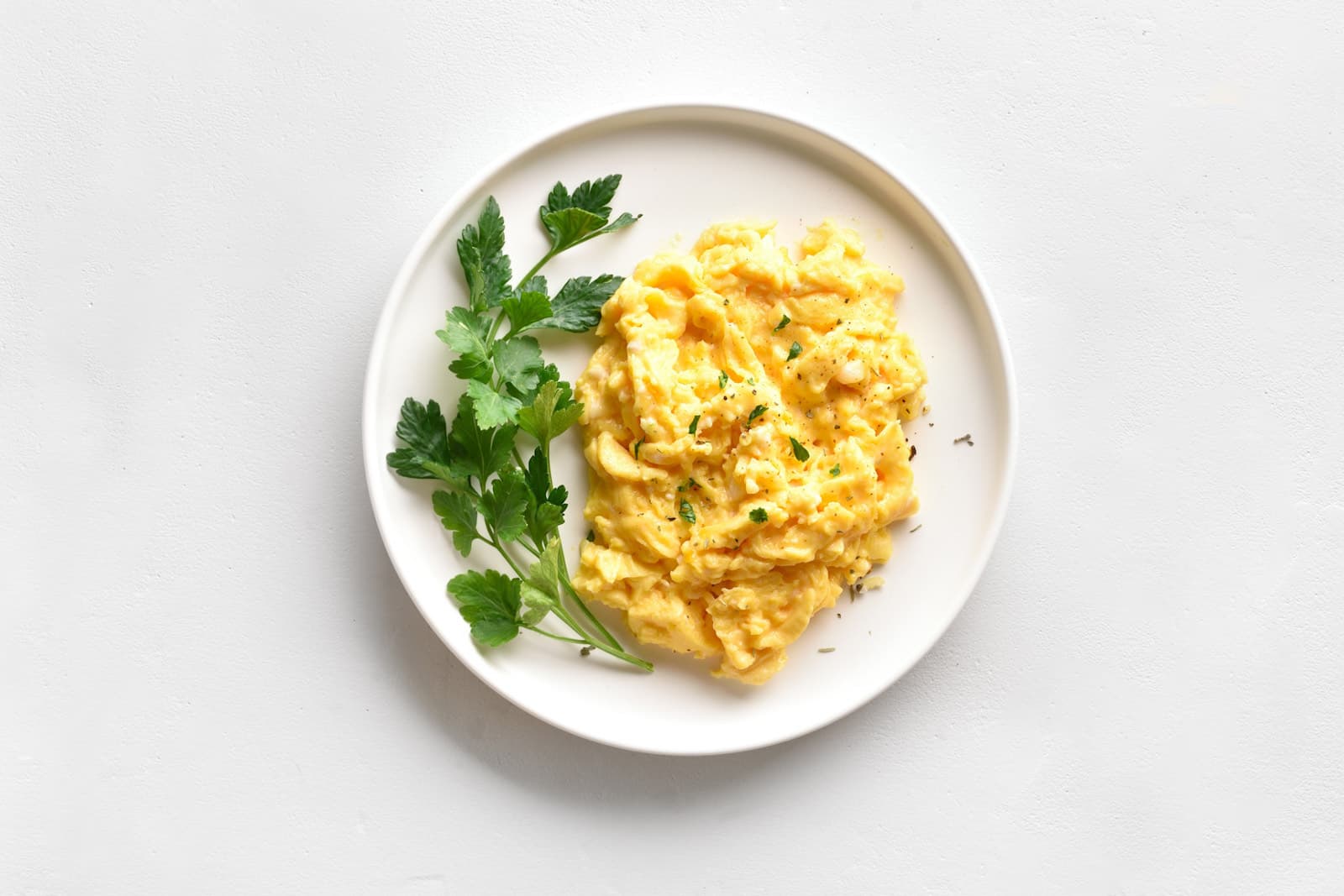 A high-protein breakfast: scrambled eggs with fresh parsley